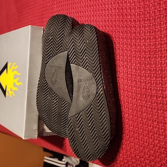 Pewter color on the box, but they look black/silver sparkly, stretchy material - Picture 5 of 5